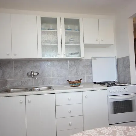 Apartment With Parking Space - 8448 Vis